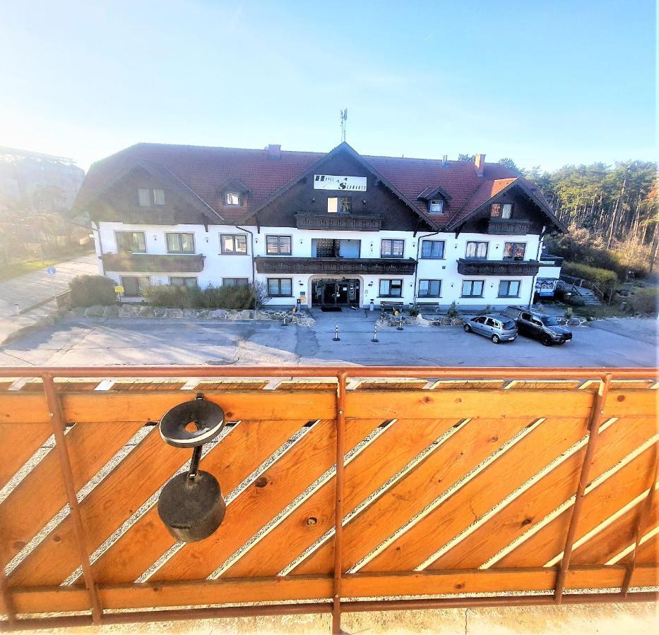 Pension Schwartzwirt Neusiedl am Steinfelde Kültér fotó