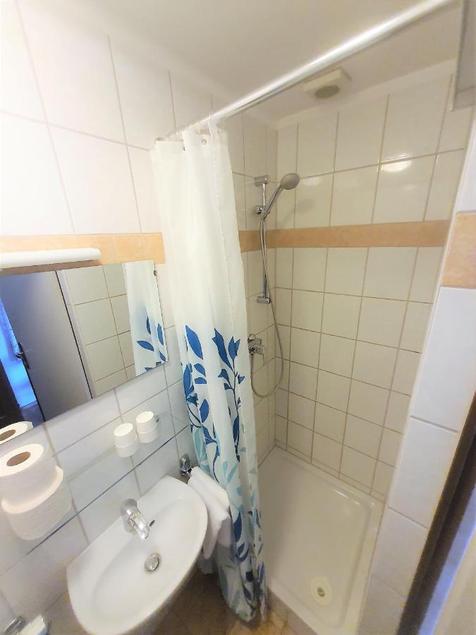 Pension Schwartzwirt Neusiedl am Steinfelde Kültér fotó